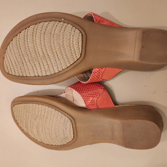 London Fog Sandles - Picture 2 of 3